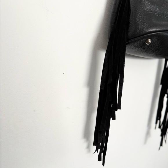 Mychoice Italian Genuine Leather Fringes & Chain Bucket black shoulder bag - Picture 3 of 9